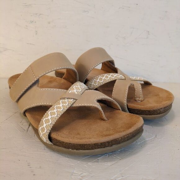 Earth Origins 9M Women's Wheat Beige Nubuck Toe-Post Slide Sandals Ossi - Picture 1 of 10